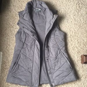 gray Athleta vest!